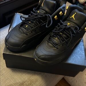 Jordan Men's Black and Gold Sneakers